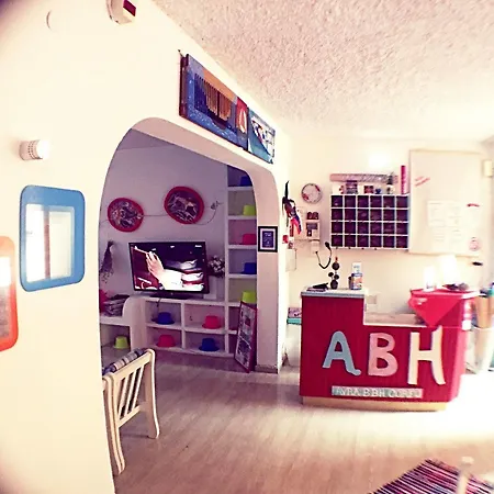 Aparthotel Avra Budget 4*