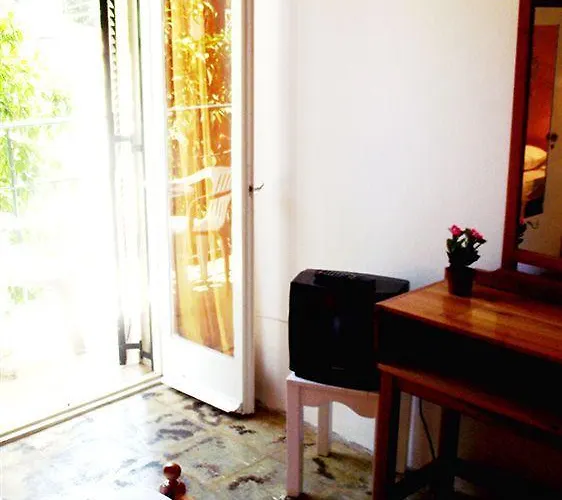 Avra Budget 3*